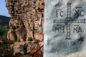 inscriptions-eglise-rupestre-medievale-sainte-marine-bulgarie