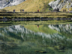 randonneurs-rives-lac-rein-rila-bulgarie