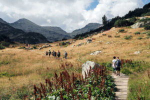 randonneurs-sentier-lacs-bezbog-bulgarie