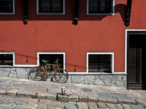 velo-trottoir-maison-orange-centre-ancien-plovdiv-bulgarie