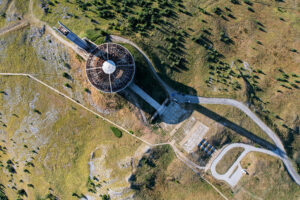 vue-verticale-monument-bouzloudja-bulgarie