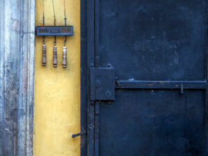 detail-porte-bleue-rue-salzburg-autriche