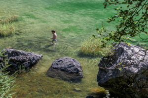 enfant-baignade-lac-gosau-autriche