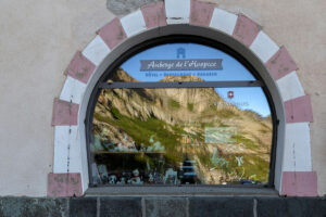fenetre-hospice-col-grand-saint-bernard-suisse