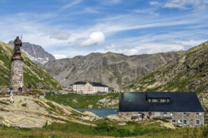 lac-hospice-col-grand-saint-bernard-suisse