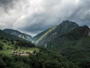 orage-montagnes-pont-durdevica-montenegro