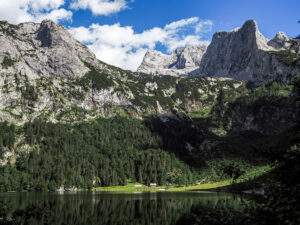 refuge-lac-arriere-gosau-autriche