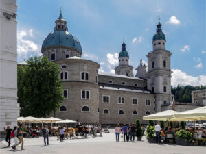 residenzplatz-cathedrale-saint-rupert-salzburg-autriche
