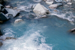 riviere-sentier-tour-lacs-mont-cervin-suisse