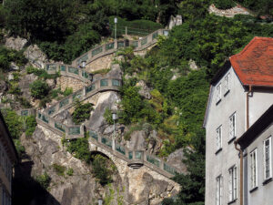 schlossbergplatz-escalier-acces-tour-horloge-graz-autriche