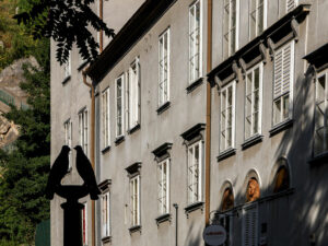 statue-couple-pigeons-rue-graz-autriche