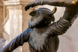 statue-faune-place-landhaus-graz-autriche