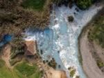 Vue aérienne verticale du moulin et des bassins des thermes de Saturnia en Italie