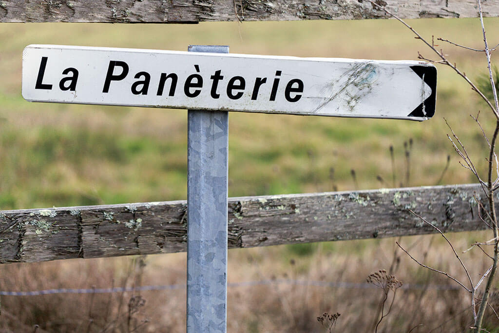 Panneau de signalisation de la ferme de La Panèterie à Goulles en Corrèze