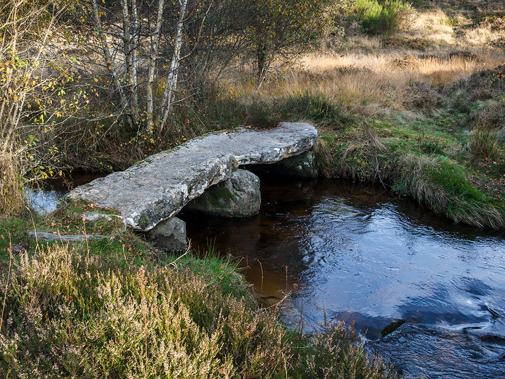 Le pont planche dit "pont de pierre" près de Tarnac en Corrèze sur le plateau de Millevaches